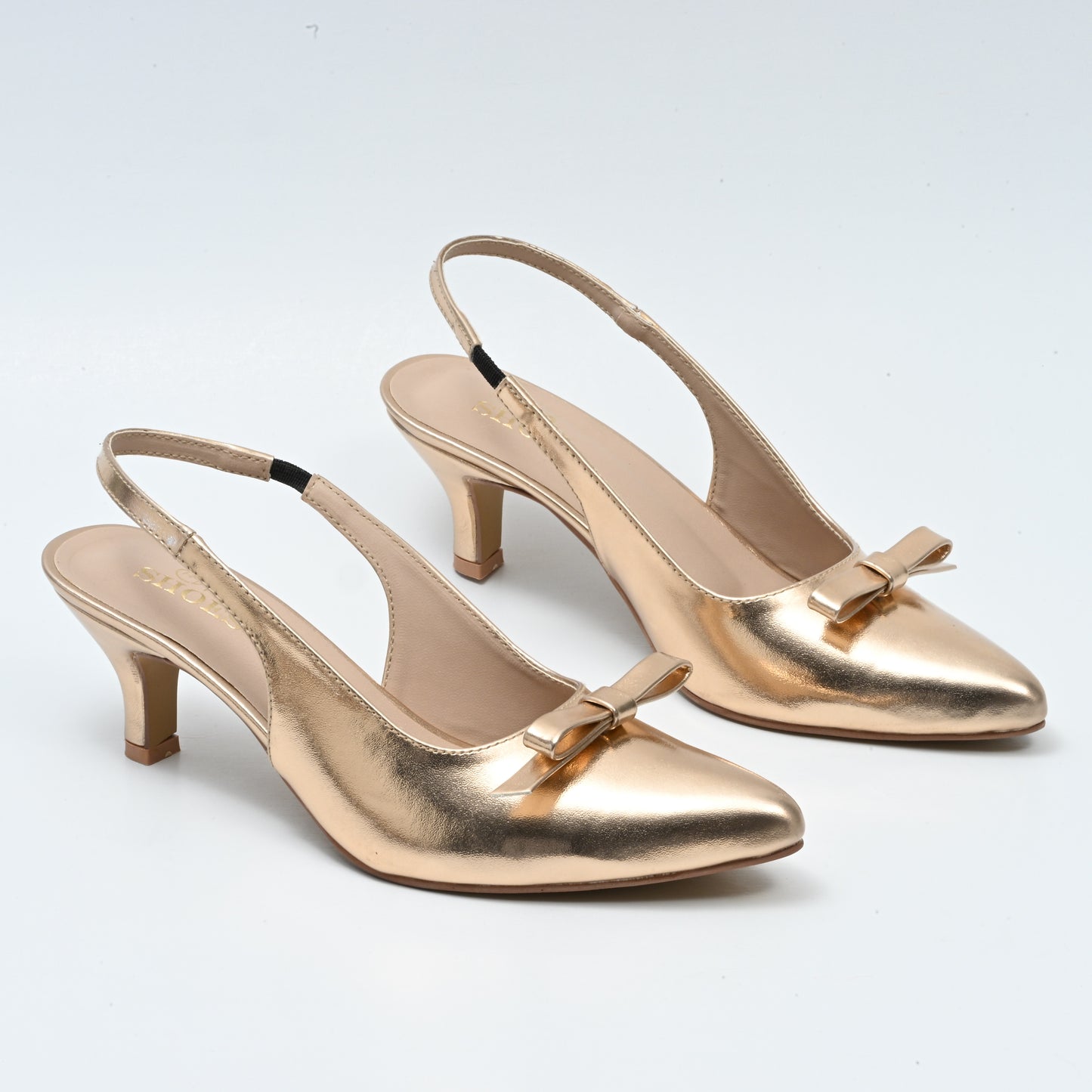 469 pointed pumps